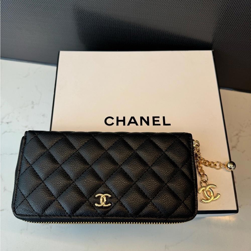 Chanel Wallet black leather quilted clutch cover gold CC NEW charm zippy